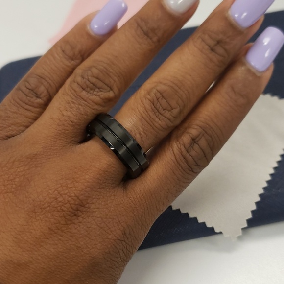 Mens Tungsten ring - Picture 4 of 4